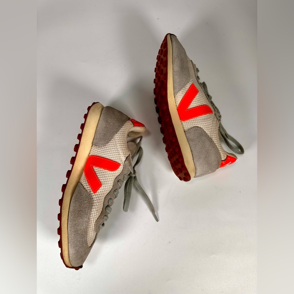 Veja RIO BRANCO HEXAMESH GRAVEL ORANGE GREY Sneakers - Picture 11 of 13